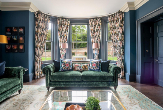 Surrey Family Home - interior library